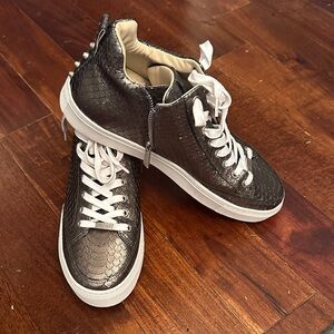 Women’s J/Slide sneakers Leesa embossed pewter sz 10